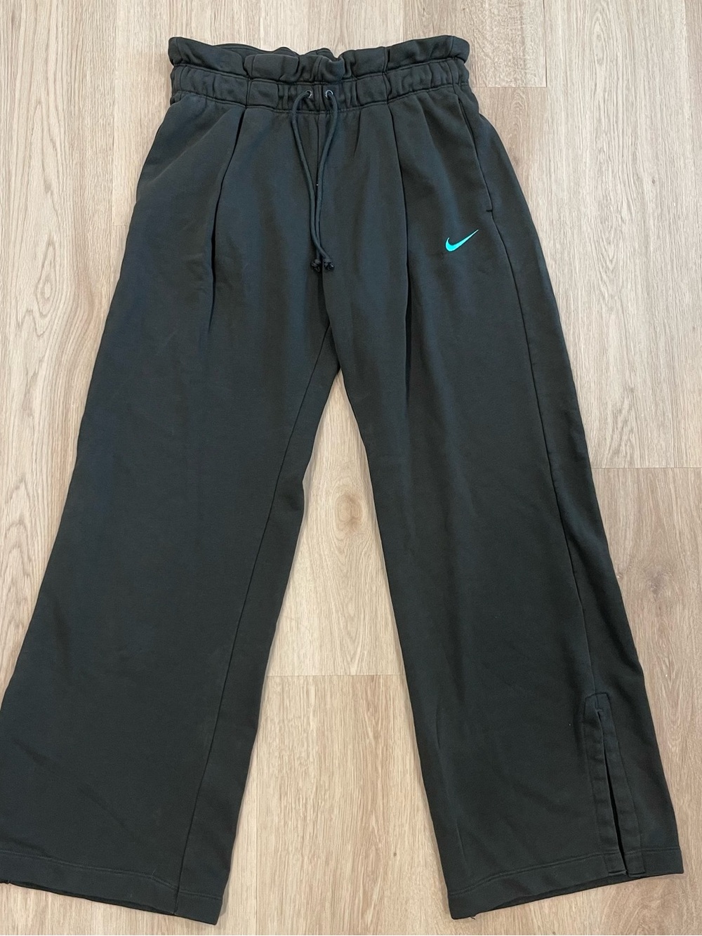 Nike Everyday Wide Leg Green Sweatpants